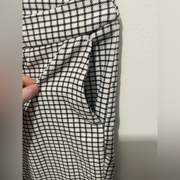 Size 12 Rachel Zoe Back and White Midrise Cropped Straight Leg Dress Pants - Picture 4 of 4